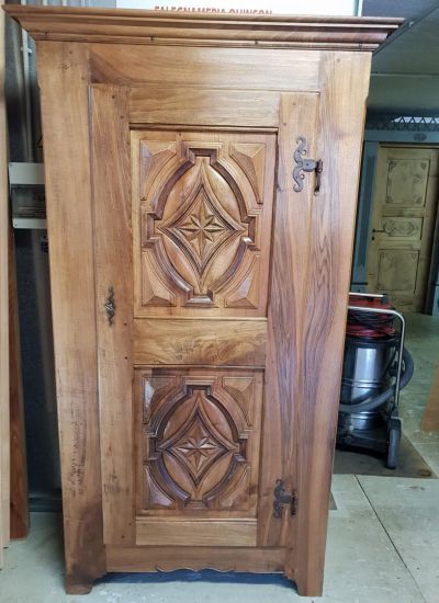 Credenza in legno di Noce Nazionale