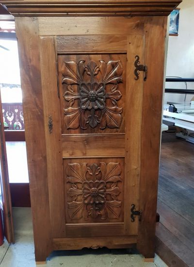 Credenza in legno di Noce Nazionale