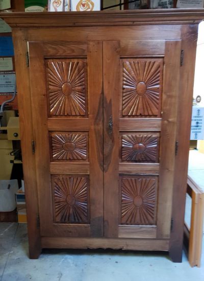 Cabinet en bois de noyer